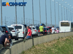 Наплыв туристов в Краснодарском крае привёл к 50-километровым пробкам