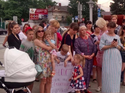 Просить Путина о справедливости пришли обманутые дольщики Краснодара: матери с детьми, пенсионеры и бюджетники