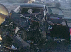 Молодые парень и девушка погибли в лобовом столкновении на Кубани