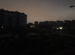  После непонятной вспышки половина Краснодара осталась без света 