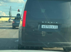 «Так разве можно?»: гнавший по встречке краснодарец разгневал автомобилистов
