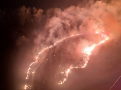 Салют поджег пустырь на Гидрострое в Краснодаре 