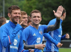 Экс-форвард «Краснодара» Смолов призвал быть снисходительнее к Мамаеву и Кокорину