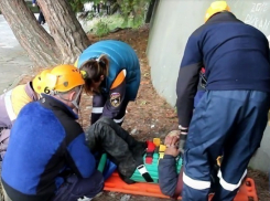 В Сочи мужчина сорвался со стены и сломал позвоночник 