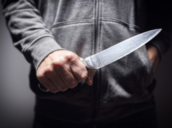 В Краснодаре юный рецидивист кинулся с ножом на нового ухажера бывшей возлюбленной