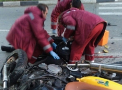 В Новороссийске насмерть разбился мотоциклист, пассажирка в реанимации