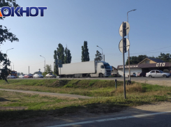 В Краснодарском крае образовалась многокилометровая пробка к морю