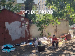 «Жуткая антисанитария и постоянные драки»: бомжи устроили лежбище в центре Краснодара  