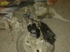 В Краснодаре автомобиль протащил сбитый им скутер около 15 метров