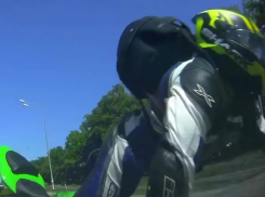«Пешеходы из табакерки»: Опубликовано видео аварии знаменитого мотоциклиста Кубани