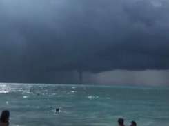 Экстренное предупреждение по формированию смерчей объявили на Кубани 