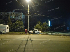 «Хитренький» водитель в Новороссийске пытался скрутить номера, которых не было, после ДТП