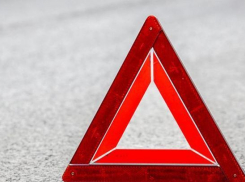 В Краснодаре мужчина погиб, врезавшись в дорожное ограждение на иномарке