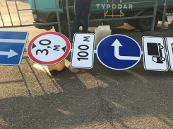 На Яблоновский мост в Краснодаре привезли новые знаки для большегрузов