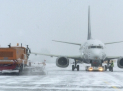 Из-за сильного снегопада закрыты аэропорты Краснодара и Анапы