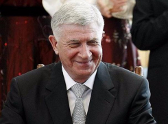 Дольщики Краснодара вспомнили про цитату «денег нет, но вы держитесь» 