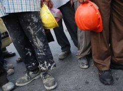 На Кубани мигранты заселили территорию мусороперерабатывающей компании