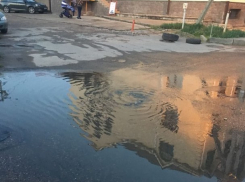  Канализация залила двор многоэтажки в Краснодаре 