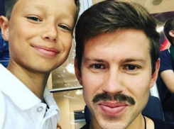 Звезда ФК «Краснодар» Смолов отрастил «дедовские» усы на удачу