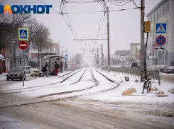 Краснодар завалило снегом: стоят трамваи и 7-балльные пробки