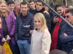 Поговорила с жителями, села в «копейку» и укатила: в Сочи приехала Ксения Собчак