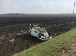 Под Краснодаром перевернулся автомобиль в массовом ДТП