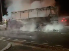 Пассажирский автобус сгорел в ночном пожаре под Геленджиком