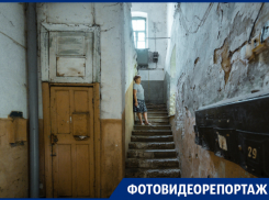 «Это рэкет 1990-х»: в Краснодаре пенсионеров и детей переселяют из аварийного жилья на улицу