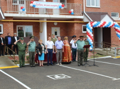 Военнослужащие Лабинска получили ключи от новых квартир