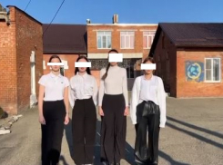 В Усть-Лабинске школьники просят вернуть учителя после публичной порки двух шестиклассников