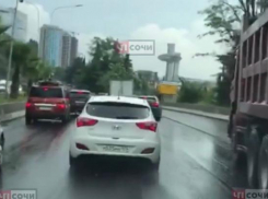 Водителя, не пропустившего «скорую», задержали в Сочи