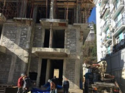  В Сочи арестовали самострой и задержали строителей 