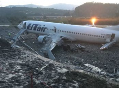  Прокуратура и следственный комитет проверят аварийную посадку и возгорание самолета в Сочи 