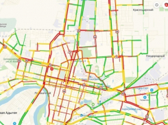 Краснодар утонул в пробках, но местные винят не снегопад