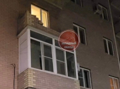 В Краснодаре рухнул балкон с двумя мужчинами