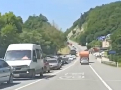 Из Краснодара к Черному морю образовались серьезные пробки