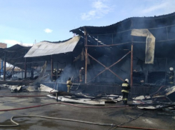  Крупный пожар в краснодарском мебельном центре «Снежная королева»: открытое горение ликвидировали 