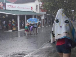 О запрете купания в грозу предупредили отдыхающих в Анапе