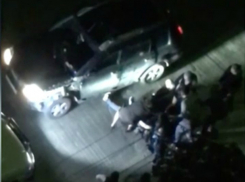 В Сочи водители и пассажиры столкнувшихся машин устроили драку