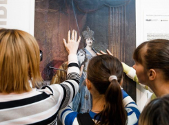 Сбербанк подарил Краснодару тактильный портрет Екатерины Великой