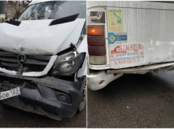  Две маршрутки столкнулись в Краснодаре: 4 человека пострадали 