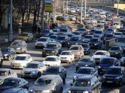 В Краснодаре образовалась большая пробка из-за ремонта системы водоснабжения