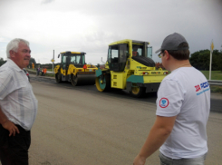 Дорожников Краснодара уличили за «непристойным» делом: рабочие сделали некачественный ремонт до этого хорошей дороги