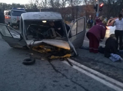 В Новороссийске Mercedes разорвал на части «Газель»