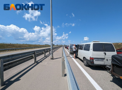 В конце рабочей недели более 1000 авто встали в пробке перед Крымским мостом