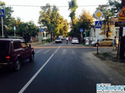 В Краснодаре девушка врезалась в коляску с ребенком