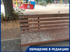 Загаженные лавочки и потрёпанная вывеска: краснодарцы требуют навести порядок в сквере Казачьей славы