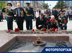 Алые гвоздики и слёзы на глазах: краснодарцы почтили память героев Великой Отечественной войны 