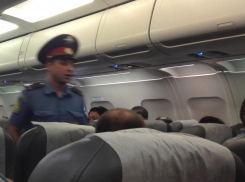 Пассажир самолета «Краснодар-Москва» снят с рейса за нецензурную брань