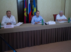 Спикер ЗСК Юрий Бурлачко и депутат Госдумы Иван Демченко провели совместный прием граждан